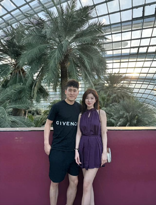 世界杯直播下载-姜伟泽和女友近照,小角色逆袭,年薪275万,女友是性感美女|吉林队|中国男篮|nba|吉林市|吉林省_新浪体育_新浪新闻