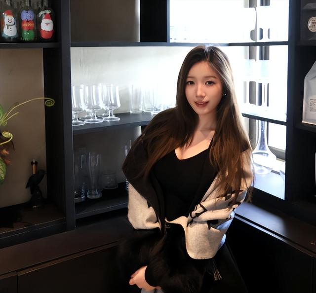 世界杯直播下载-姜伟泽和女友近照,小角色逆袭,年薪275万,女友是性感美女|吉林队|中国男篮|nba|吉林市|吉林省_新浪体育_新浪新闻
