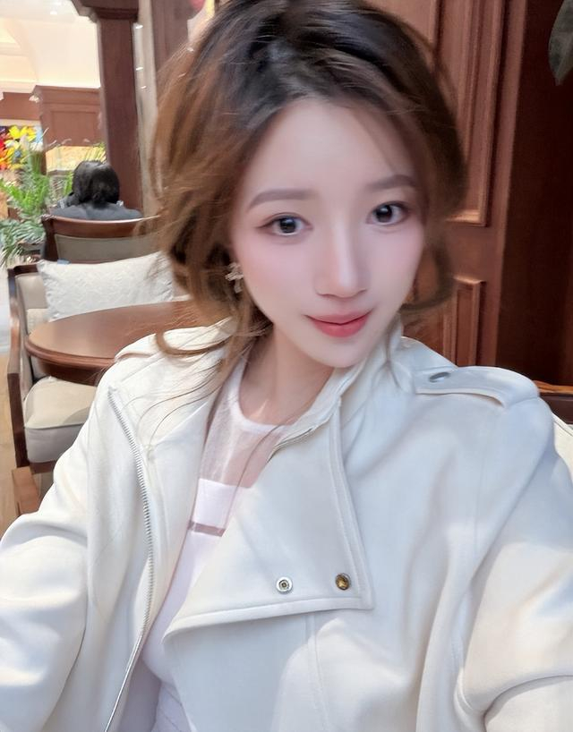 世界杯直播下载-姜伟泽和女友近照,小角色逆袭,年薪275万,女友是性感美女|吉林队|中国男篮|nba|吉林市|吉林省_新浪体育_新浪新闻